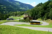 Ein Irisbus Crossway auf der Linie 12.253 Le Châble - Mauvoisin am anfang der Bergpoststrasse in  Lourtier; 21.08.2016