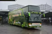 Am 23.01.2016 fährt dieser Setra S 431 DT (M-AY 100) auf der Linie 006 nach Zürich. Aufgenommen am ZOB in Berlin.
