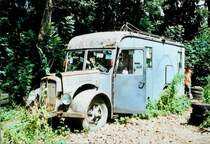 Historischer Autofriedhof G�rbetal, Kaufdorf: Dieser Berna, der einmal der Schweizer Armee geh�rte, dient ebenfalls als Austellungsobjekt bei dieser nationalen Kulturausstellung. Aufgenommen am 27. Juli 2008