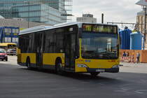 Am 14.05.2016 fährt B-V 2219 auf der Linie 110. Aufgenommen wurde ein Mercedes Benz Citaro I Facelift Low Entry / Berlin Zoologischer Garten.
