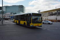 Am 14.05.2016 fährt B-V 2294 auf der Linie 204. Aufgenommen wurde ein Mercedes Benz Citaro I Facelift Low Entry / Berlin Zoologischer Garten.
