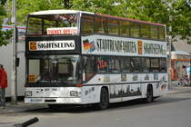 Als Ticket Office steht B-A 2480 am Bahnhof Berlin Zoologischer Garten. Aufgenommen wurde ein MAN SD 202.