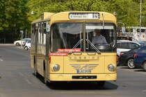  50 Jahre Busse auf der Kantstraße , so hieß es zur Traditionsfahrt 2016. Auch mit dabei B-BZ 1957H, Büssing BS 110 SL (E2H 71). Aufgenommen am Bahnhof Berlin Zoologischer Garten.
