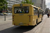  50 Jahre Busse auf der Kantstraße , so hieß es zur Traditionsfahrt 2016. Auch mit dabei B-BZ 1957H, Büssing BS 110 SL (E2H 71). Aufgenommen am Bahnhof Berlin Zoologischer Garten.
