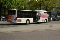 Am 14.05.2016 fährt B-HA 727 auf der Linie A05 zwischen Berlin Zoologischer Garten und Elstal. Aufgenommen wurde ein Setra S 415 NF.
