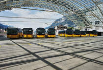 Blick auf die Postauto-Abstellplätze bei der Haltestelle Chur, Postautostation.
Zu sehen sind v. l. n. r. ein Irisbus Crossway, ein SETRA S 415 H, vier MAN Lion´s Regio, ein IVECO Crossway, sowie noch ein weiterer MAN Lion´s Regio.
Aufgenommen am 21.7.2016.