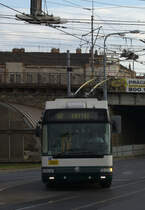 Ein Skoda Solaris biegt links in die Americka   ein.  23.09.2016 16:52 Uhr.