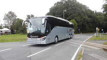 Setra S516HD am 22.08.2016 vor dem Bahnhof Bertsdorf