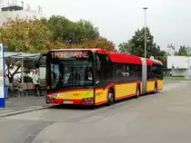 HSB Solaris Urbino 18 Wagen 82 am 04.10.16 in Hanau Hauptbahnhof