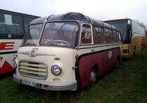 Alter Kässbohrer Setra S6 wartet auf seine Restaurierung. Aufgenommen am 01.12.2014