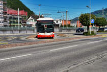 Ein HESS-Bus der AAGS steht am 19.7.2016 an der Haltestelle Schwyz, Bahnhof.
Unterwegs war der Bus auf der Linie 60.505 (AAGS-Linie 5), als Kurs 5052 (Schwyz, Bahnhof - Oberiberg, Neuseewen).
