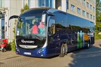 . Irisbus Magelys Pro aus Spanien, wartet bei einem Hotel nahe Amsterdam auf die letzten Fahrgäste.  Sept. 2016