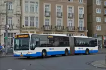 .  Mercedes Benz Citaro Gelenkbus gesehen nahe dem Hauptbahnhof von Amsterdam.  Sept.2016