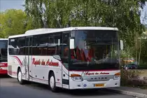 . SH 1047, Setra S 415 UL von Rapides des Ardennes, gesehen in Ettelbr�ck am 06.10.2016. 