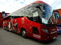 SCANIA-Bus von Strobl Reiseservice zur Mitternachtsstunde in Honningsvåg (Nordkapp); 160725