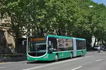 Mercedes Citaro 7011, auf der Linie 30, fährt zur Endstation am Badischen Bahnhof. Die Aufnahme stammt vom 12.07.2015.