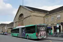 Mercedes Citaro 711, auf der Linie 30 wartet an der Endstation beim Badischen Bahnhof. Die Aufnahme stammt vom 16.10.2015.