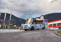 Dieser Mercedes - Kutsenits Sprinter ist das neuste Fahrzeug im Fuhrpark der OGV und seit ungefähr zwei Wochen im Einsatz.
Hier zu sehen am 18.11.2016 bei der Lagerhaus-Tankstelle in Greifenburg.
