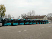 VGF/ICB Solaris Urbino 12 Alt (Links) und Neu (Rechts) am 26.11.16 im ICB Betriebshof Frankfurt Rebstock. Ich habe natürlich gefragt ob ich auf den Gelände Fotos machen darf und ich durfte