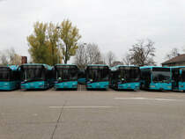 Vier neue VGF/ICB Solaris Urbino 12 und ein alter Mercedes Benz Citaro 1 am 26.11.16 im ICB Betriebshof Frankfurt Rebstock. Ich habe natürlich gefragt ob ich auf den Gelände Fotos machen darf und ich durfte