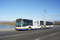 Stadtbus Mainz / Stadtbus Wiesbaden: Mercedes-Benz Citaro C2 Gelenkbus der ESWE Wiesbaden, aufgenommen im November 2016 auf der Theodor-Heuss-Brcke zwischen der hessischen Landeshauptstadt Wiesbaden und der rheinland-pflzischen Landeshauptstadt Mainz.