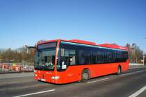 Lokale Nahverkehrsgesellschaft mbH Kreis Groß-Gerau (LNVG): Mercedes-Benz Citaro LE der Regionalverkehr Kurhessen GmbH (RKH) / Regiobus Hessen, aufgenommen im November 2016 am Bahnhof von Mainz-Bischofsheim (Kreis Groß-Gerau).
