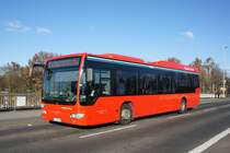 Lokale Nahverkehrsgesellschaft mbH Kreis Groß-Gerau (LNVG): Mercedes-Benz Citaro LE der Regionalverkehr Kurhessen GmbH (RKH) / Regiobus Hessen, aufgenommen im November 2016 am Bahnhof von Mainz-Bischofsheim (Kreis Groß-Gerau).