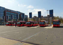Bahnhof von Enschede mit VDL Citea von syntus Twente im April 2015.