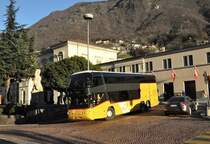 Regie Chur. Neoplan N1122 Skyliner (GR 162'998) in Bellinzona, Stazione. (8.12.2016)