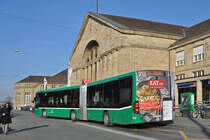Mercedes Citaro 7017, auf der Linie 30, verlässt die Endhaltestelle am Badischen Bahnhof. Die Aufnahme stammt vom 06.12.2016.
