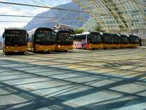 8 MAN Lion's Regio und 1 HESS parkiert am 22.6.13 auf dem Postdeck in Chur.