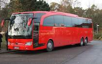 Mercedes Benz Travego der Fa. Holtkamp am 8.12.2016 auf dem Rastplatz in Garbsen.