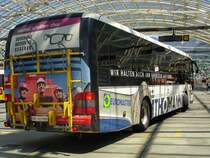 Lion's Regio mit Werbung für Thomann Nutzfahrzeuge AG am 22.6.13 auf dem Postdeck Chur.