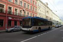 Russland / Bus Sankt Petersburg / Bus Saint Petersburg: Oberleitungsbus VMZ-5298.01 (Trans-Alfa), aufgenommen im Juli 2015 im Stadtgebiet von St. Petersburg.