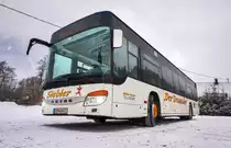 Ein Setra S 415 NF von Siebler Reisen, aufgenommen nahe der Haltestelle Dellach im Drautal West.
Unterwegs war der Bus auf der Kfl. 5021 als Kurs 11 (Oberdrauburg Bahnhof - Gerlamoos).
Aufgenommen am 13.1.2017.