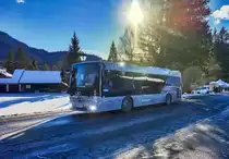 Ein Mercedes – Kutsenits Hydra der OGV fährt zwischen nahe der Haltestelle Parkplatz Praditz vorüber. 
Unterwegs war der Bus auf der Naturparkbus-Linie 1 (Kreuzberg Gh Kreuzwirt - Techendorf Bergbahn Talstation - Kreuzberg Gh Kreuzwirt).
Aufgenommen am 15.1.2017.