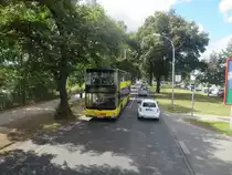 Ein MAN Lion's City DD auf der Linie 337 der BVG zw. den Haltestellen Hamburger Str. und Siedlereck.