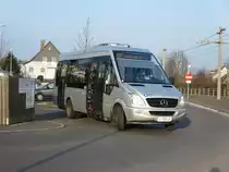 Ein Mercedes Benz Sprinter (sabtours) auf der Linie 107 der Linz Ag Linien an der Haltestelle Gaumberg.