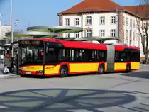 HSB Solaris Urbino 18 Wagen 81 am 15.02.17 in Hanau Freiheitsplatz