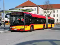 HSB Solaris Urbino 18 Wagen 81 am 15.02.17 in Hanau Freiheitsplatz
