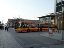 HSB Solaris Urbino 18 Wagen 71 am 15.02.17 in Hanau Marktplatz