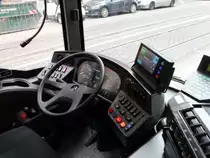 VGF/ICB Solaris Urbino 12 Wagen 212 Fahrerplatz am 18.02.17 in Frankfurt am Main