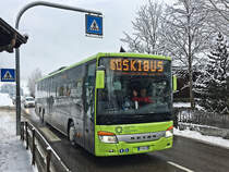 Frisch geschneit hatte es und auch am Tage hat es noch ein paar Schneeflocken gegeben (im Bild zu sehen). Die Liniennummer darf man nicht für bare Münze nehmen,  461.3  ist Quatsch und wurde wohl durch ein Bug hervorgerufen. Diesen Bus von SERBUS und LiBUS habe ich am 11.02.2017 in St. Johann im Ahrntal (Südtirol) aufgenommen. Gruß zurück an den Fahrer!