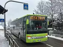 Frisch geschneit hatte es und auch am Tage hat es noch ein paar Schneeflocken gegeben (im Bild zu sehen). Die Liniennummer darf man nicht für bare Münze nehmen,  461.3  ist Quatsch und wurde wohl durch ein Bug hervorgerufen. Diesen Bus von SERBUS und LiBUS habe ich am 11.02.2017 in St. Johann im Ahrntal (Südtirol) aufgenommen. Gruß zurück an den Fahrer!