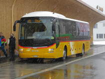 Postauto-MAN Lion's Regio an der neuen Postautostation Churwalden, Bergbahnen am 17.2.17