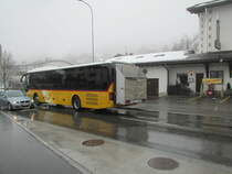 Postauto-MAN Lion's Regio verlässt die Postautostation Churwalden, Bergbahnen am 17.2.17