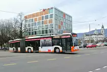 Fasnacht 2017 Solothurn; Der umgeleitete Citaro C2 G Nr. 37 auf der Linie 1 beim Bahnhof Solothurn, im Hintergrund die St. Ursen-Kathedrale, 26.02.2017.