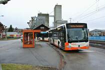 Fasnacht 2017 Solothurn; Diverse Kurse wurden doppelt gefhrt, so auch auf der Linie 3. Leider war kein Gelenker und kein Citaro I auf diesem Kurs eingeteilt, dafr der neuste Citaro C2, Nr. 98, welcher aus einer Nachlieferung stammt. Wagen 98+92 beim Bahnhof Lohn-Lterkofen, 28.02.2017.