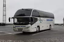 Neoplan Cityliner der Fa. Rabtours unterwegs für IKARUS Reisen am 2.3.2017 am Hafen in Stralsund.