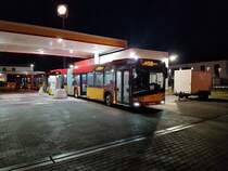 Nagelneuer HSB Solaris Urbino 18 am 07.03.17 in Langenselbold beim Tanken. Ich arbeite direkt in der Nähe und habe die Busse Morgens um 06 Uhr mit dem Handy fotografiert. Dies war Zufall . Die Busse kamen gerade aus Polen vom Solaris Werk und wurden nach Hanau überführt